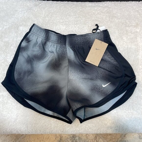 Nike Women's Dri-FIT Tempo Printed Running Shorts - Picture 4 of 10